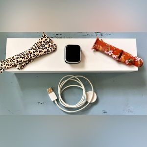 Apple Watch Series 5. 40MM. GPS. Silver Aluminum Case